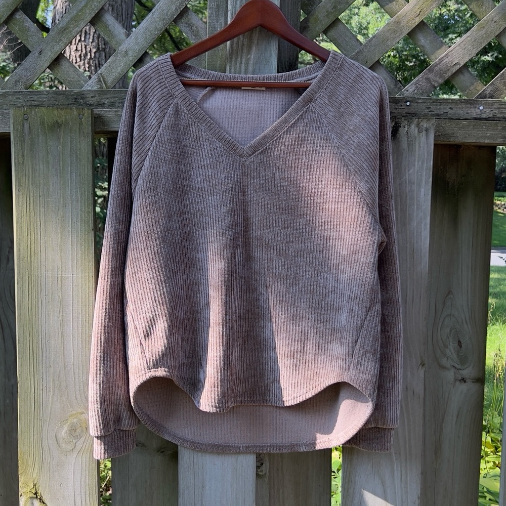 Cozy sweater by Dylan size small